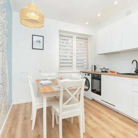 Charming Swietojanska In By Renters Apartman Gdynia
