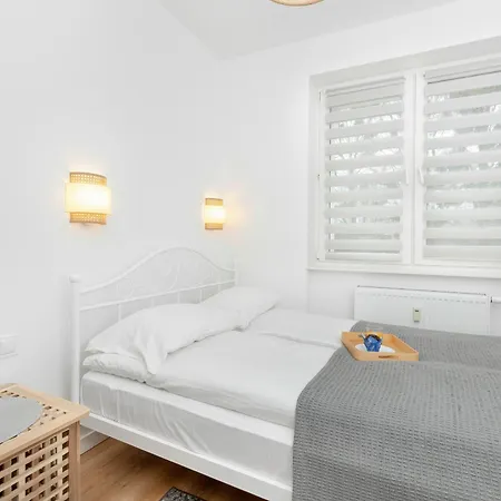 Charming Swietojanska In By Renters Apartman *