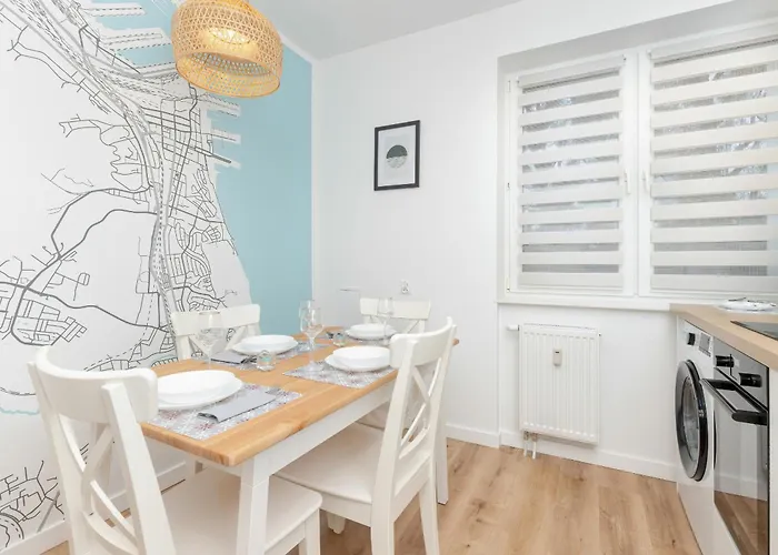 Apartamento Charming Swietojanska In By Renters