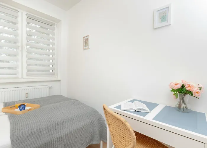 Apartamento Charming Swietojanska In By Renters *